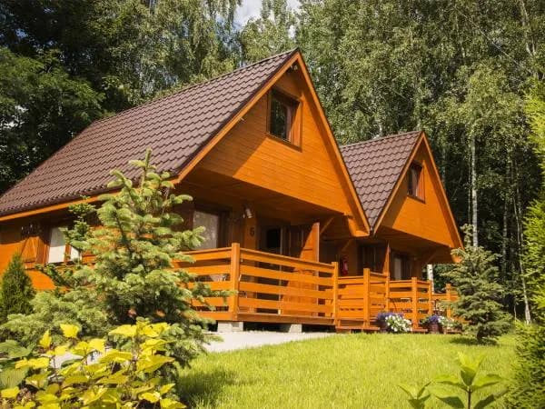 Najlepsze domki letniskowe nad jeziorami na Dolnym Śląsku - unikaj rozczarowań