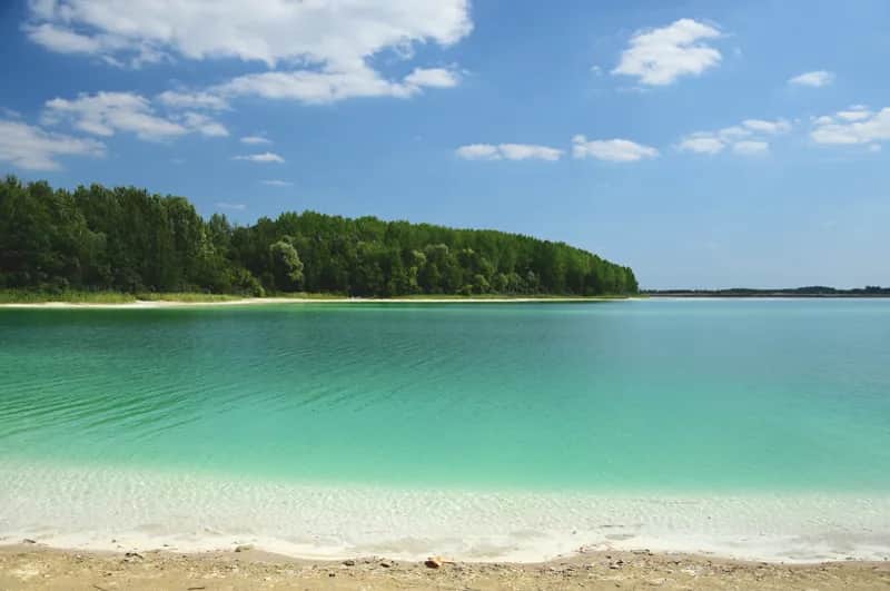 Lazurowe jezioro świętokrzyskie - niezwykłe miejsce na jednodniową wycieczkę