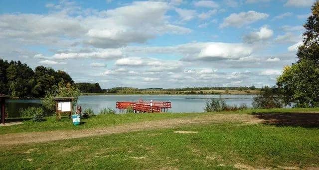 Jezioro Linowskie - malowniczy raj dla wędkarzy i miłośników wypoczynku