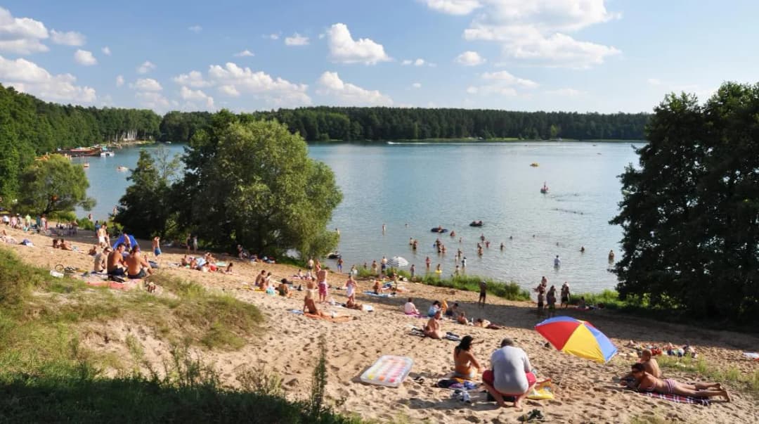 Czy plaża w Augustowie to skarb Podlasia? Ty musisz to sprawdzić!