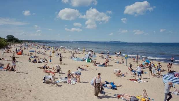 Ile stopni ma Bałtyk? Sprawdź, kiedy woda jest najcieplejsza
