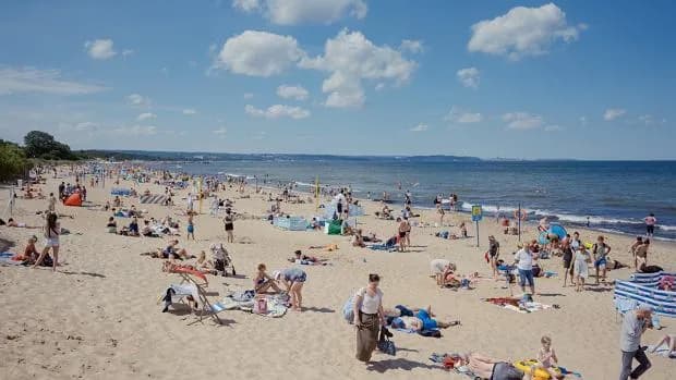 Ile stopni ma Bałtyk? Sprawdź, kiedy woda jest najcieplejsza