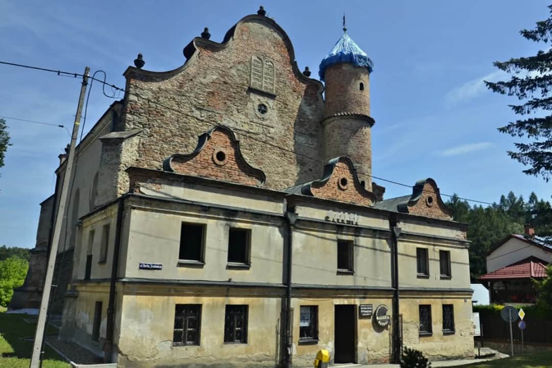 Czy synagoga w Lesku to klejnot Bieszczad? Odkrywamy jej sekrety