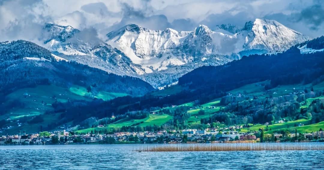 Jezioro Zuryskie - największa atrakcja turystyczna północnej Szwajcarii