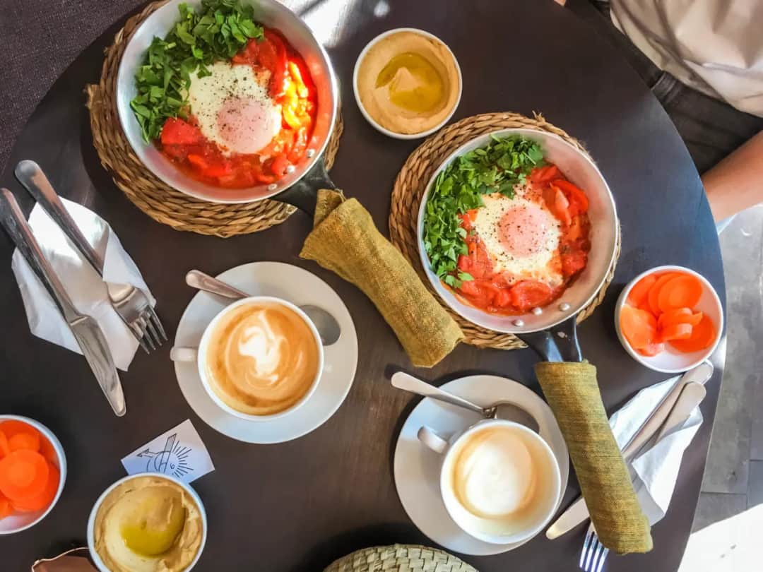 Jakie 5 miejsc na Zabłociu serwuje niezapomniane śniadania? Rady